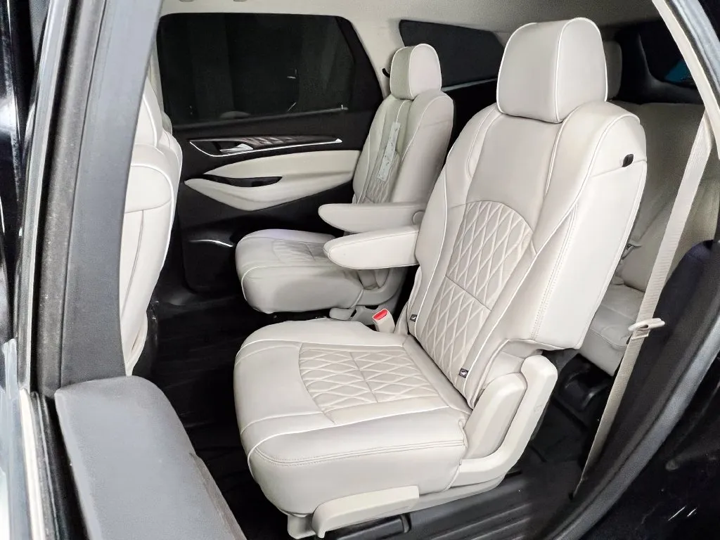 Buick Enclave photo 19