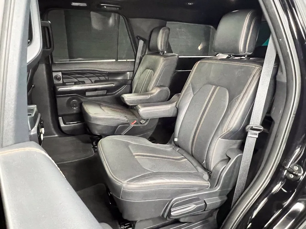 Ford Expedition photo 16