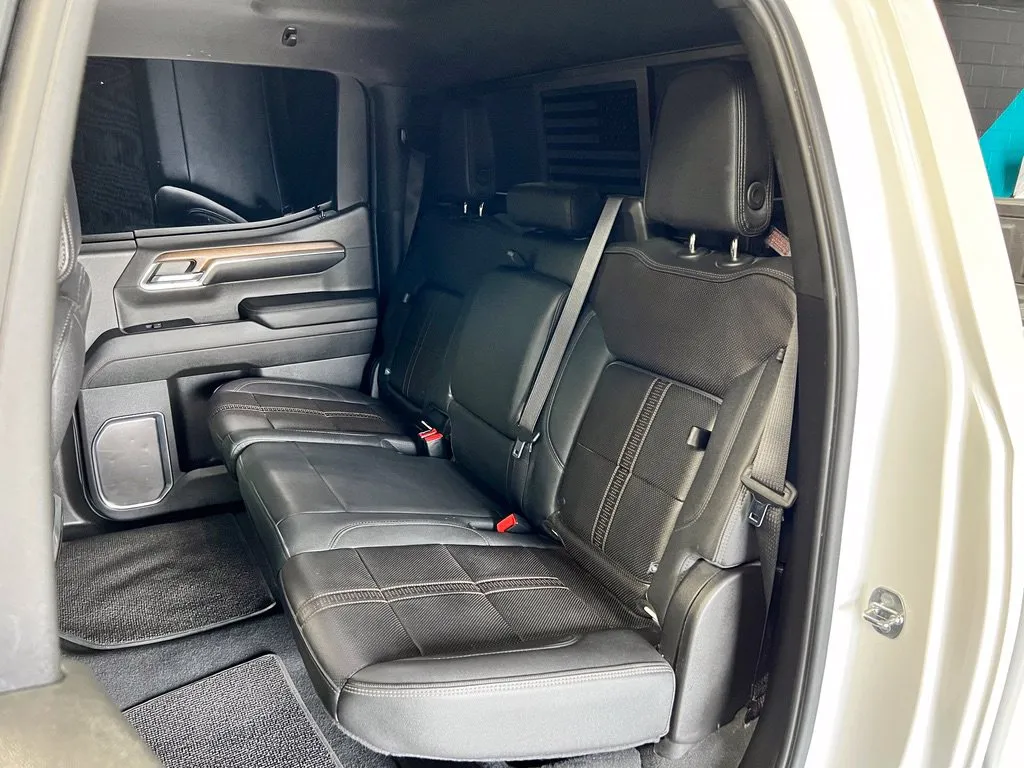 Chevrolet Silverado photo 17