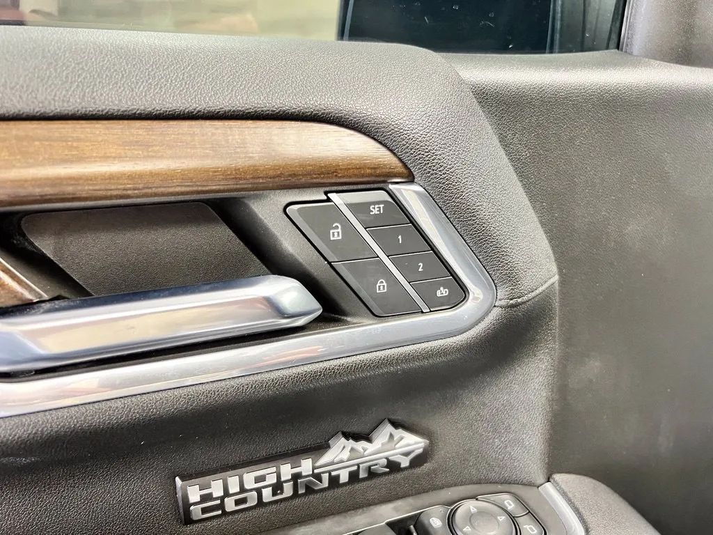 Chevrolet Silverado photo 24
