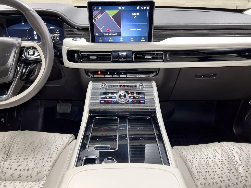 Lincoln Aviator photo 22