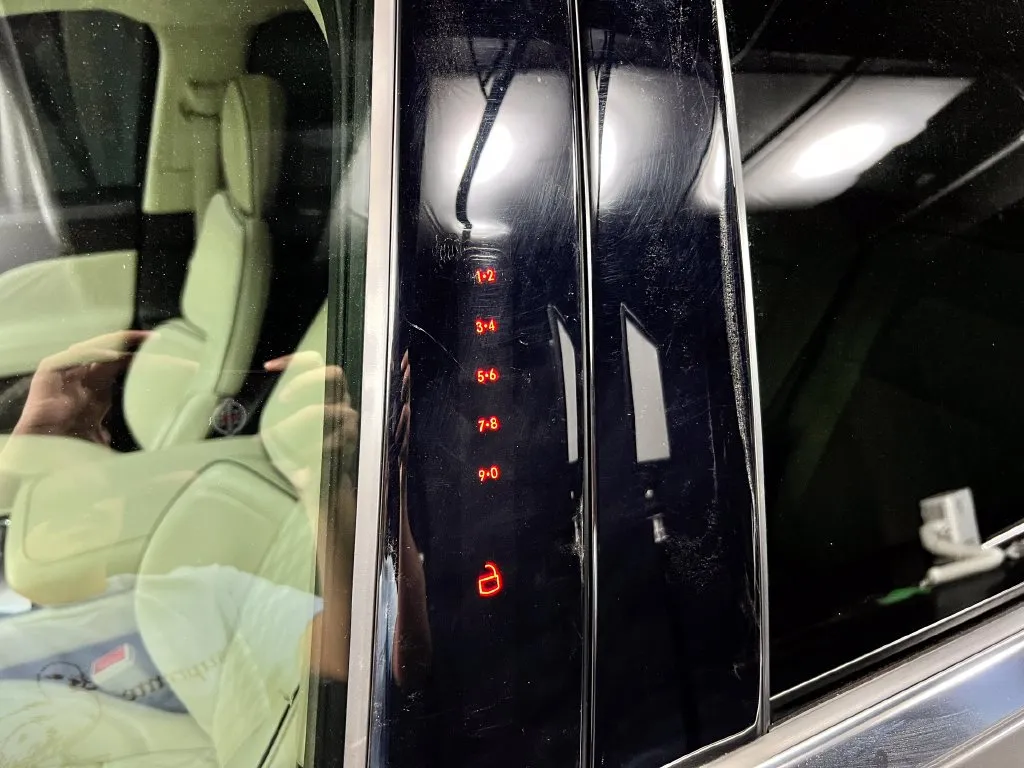 Lincoln Aviator photo 24