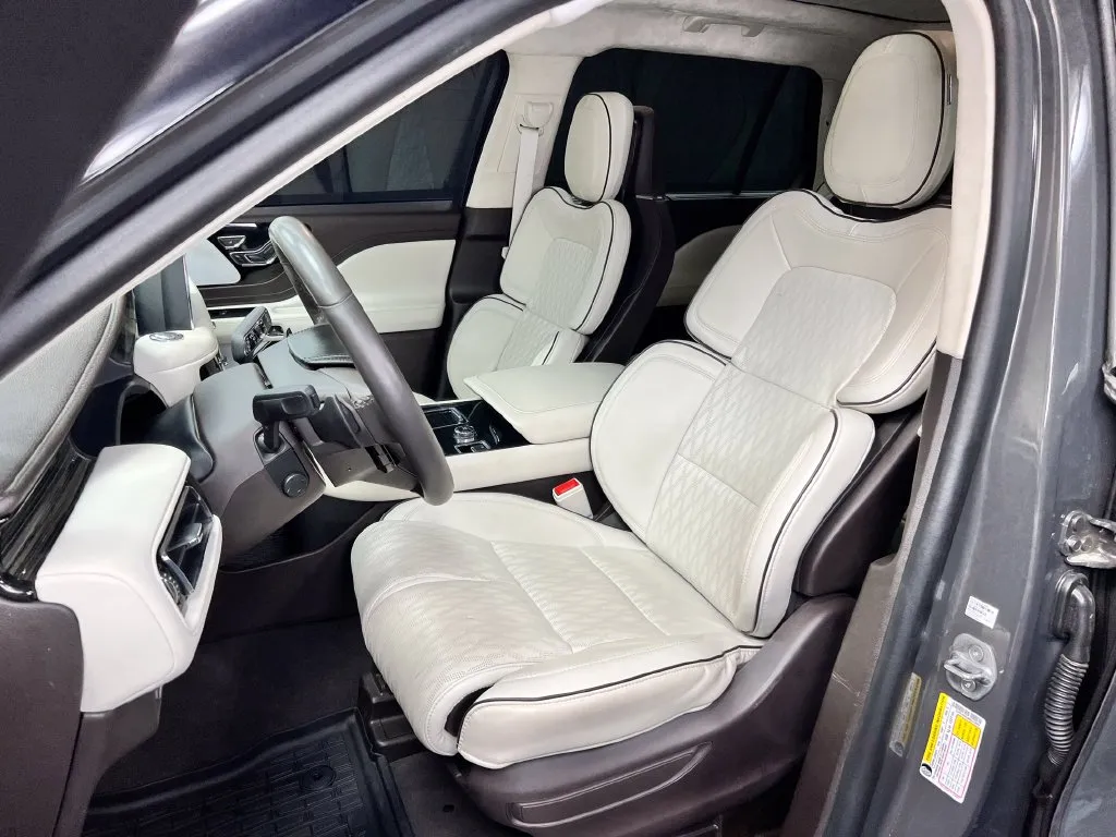 Lincoln Aviator photo 6