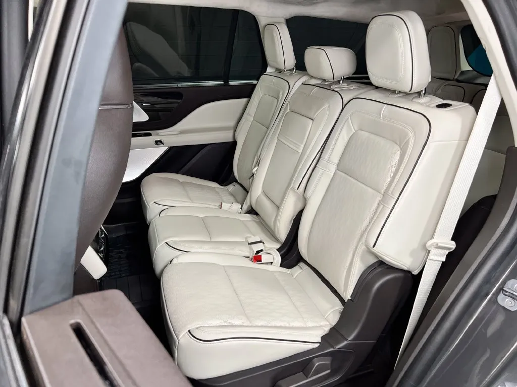 Lincoln Aviator photo 20
