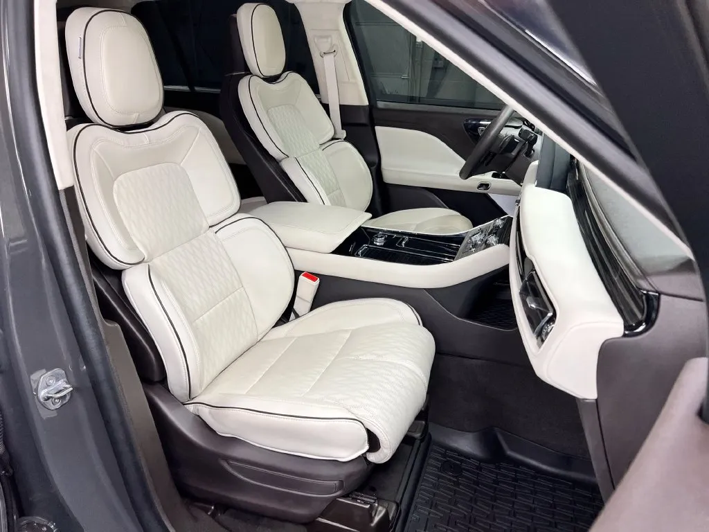 Lincoln Aviator photo 7
