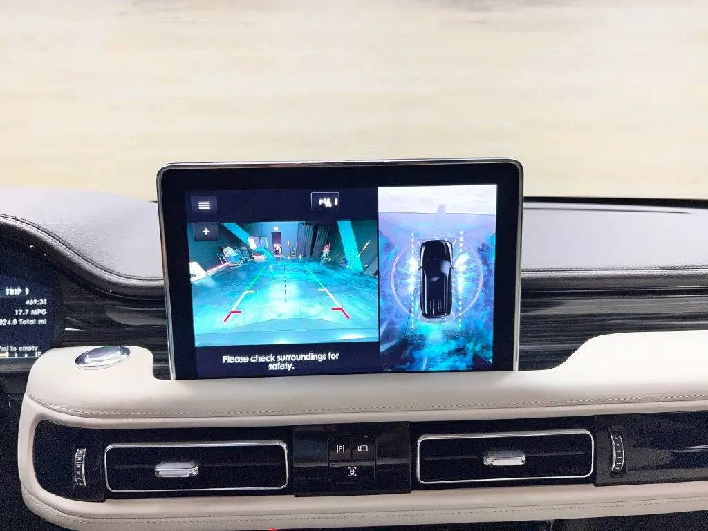 Lincoln Aviator photo 28