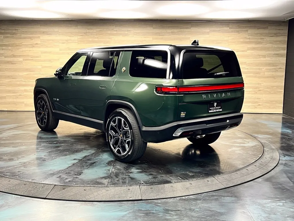 Rivian R1S photo 12