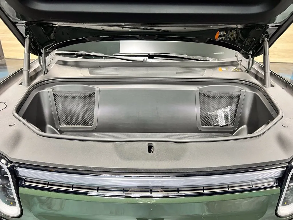 Rivian R1S photo 10