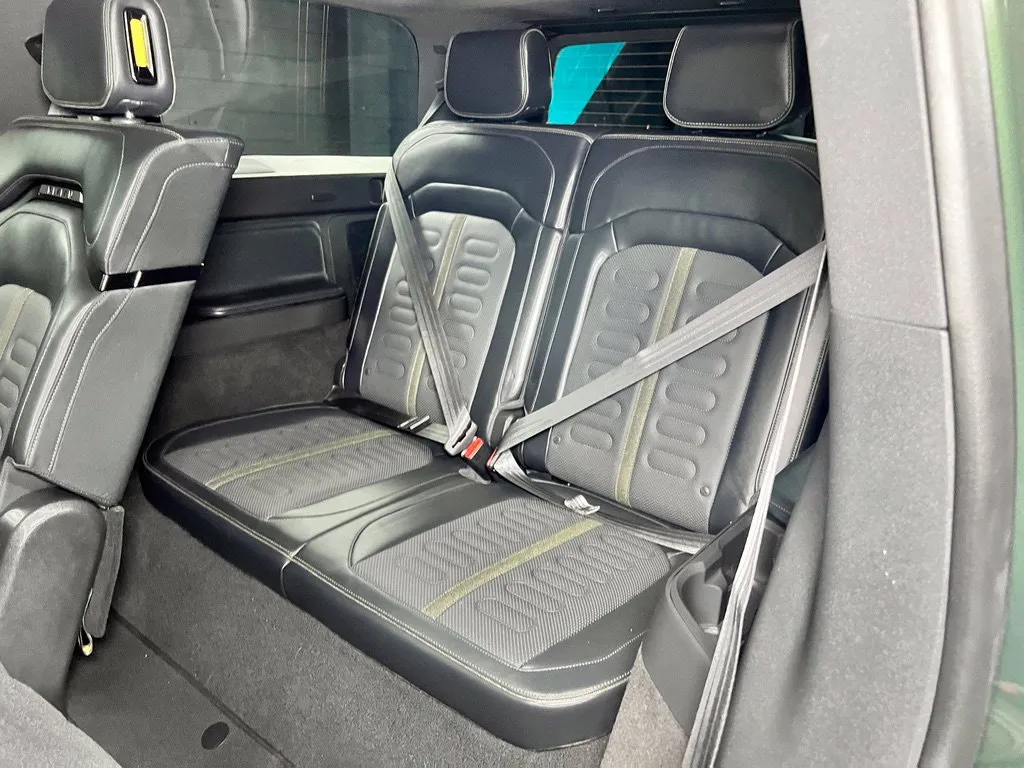 Rivian R1S photo 19