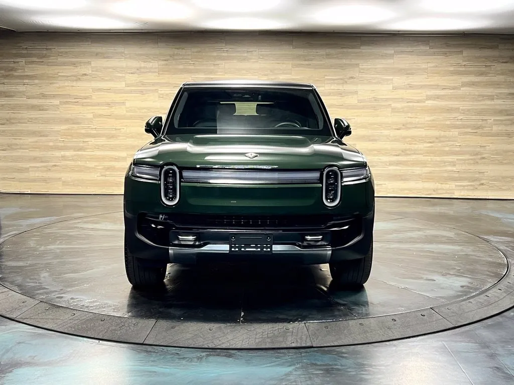 Rivian R1S photo 9