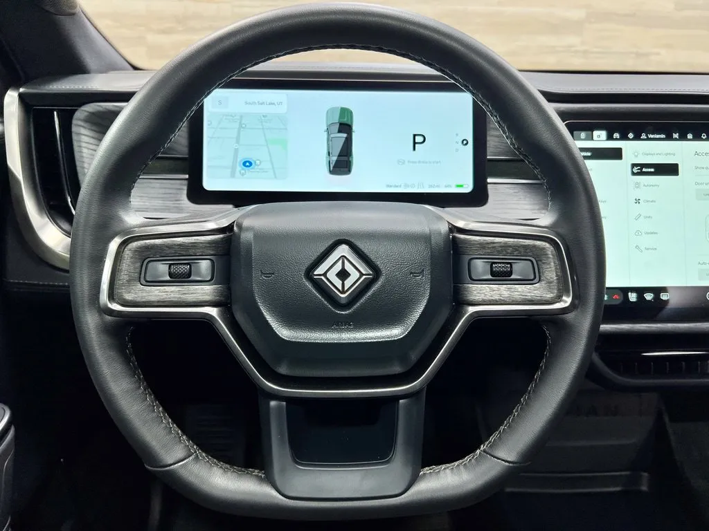 Rivian R1S photo 22