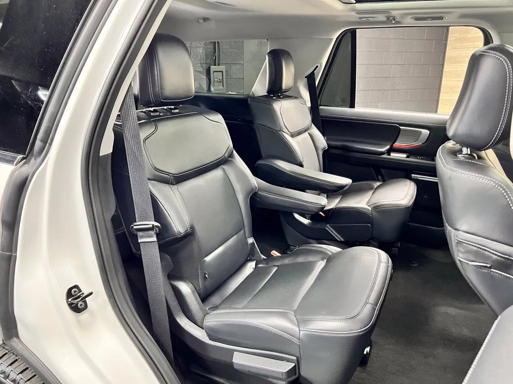 Ford Expedition photo 14