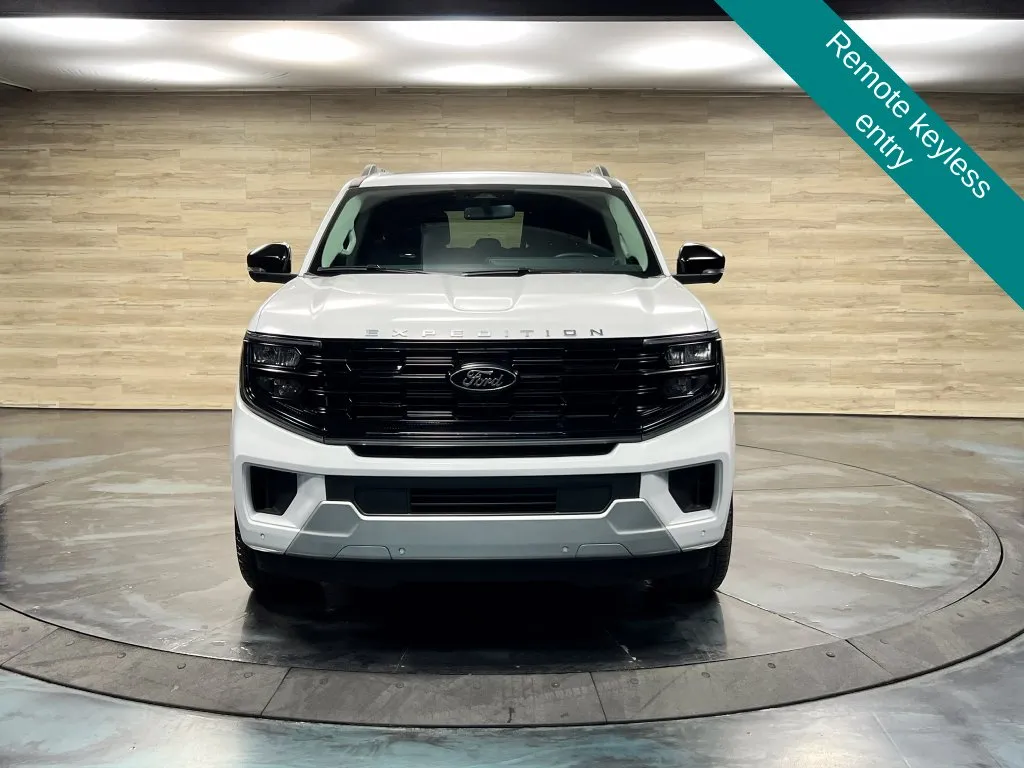 Ford Expedition MAX photo 8