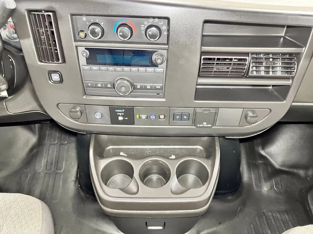 GMC Savana photo 22