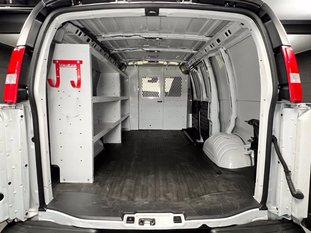 GMC Savana photo 19