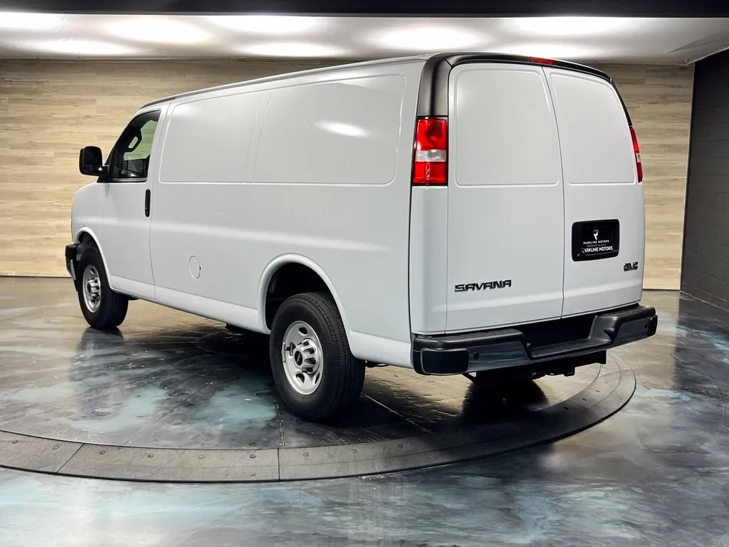 GMC Savana photo 14