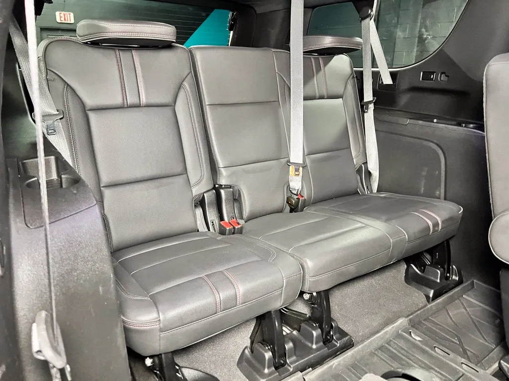 Chevrolet Suburban photo 18