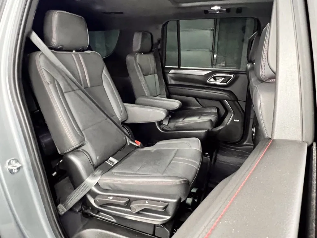 Chevrolet Suburban photo 17