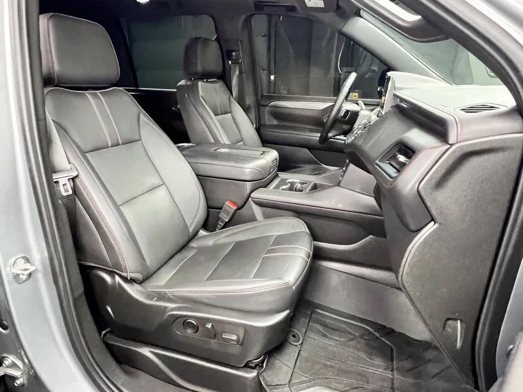 Chevrolet Suburban photo 8