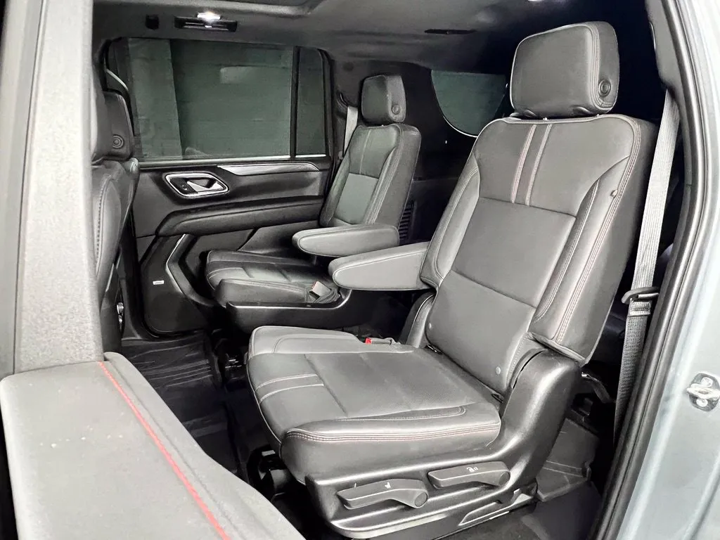 Chevrolet Suburban photo 21