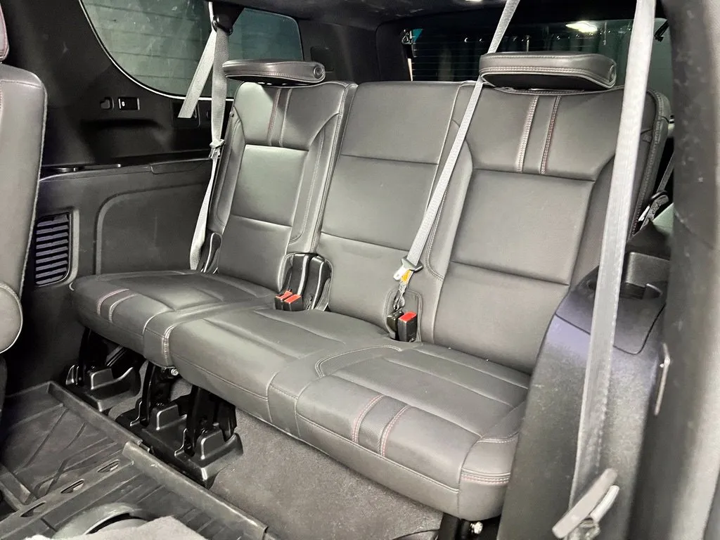 Chevrolet Suburban photo 20