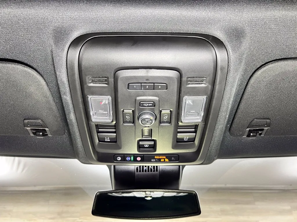 Chevrolet Suburban photo 24