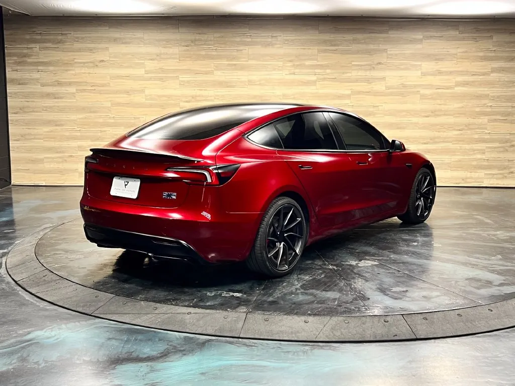 Tesla Model 3 photo 14