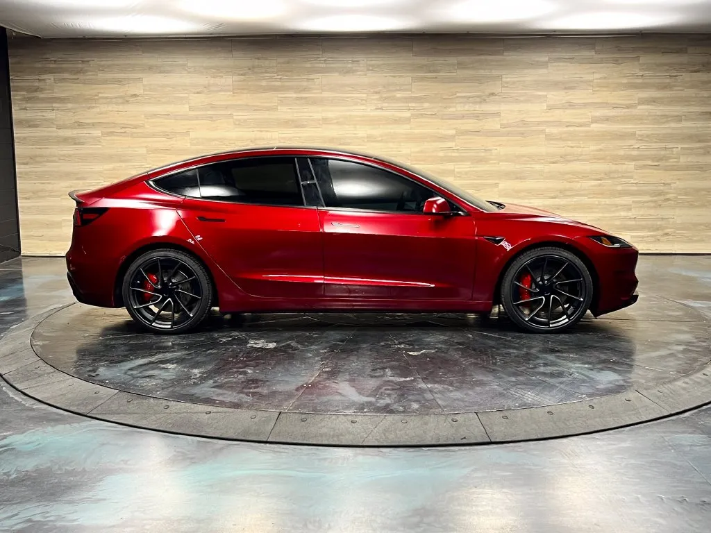 Tesla Model 3 photo 15