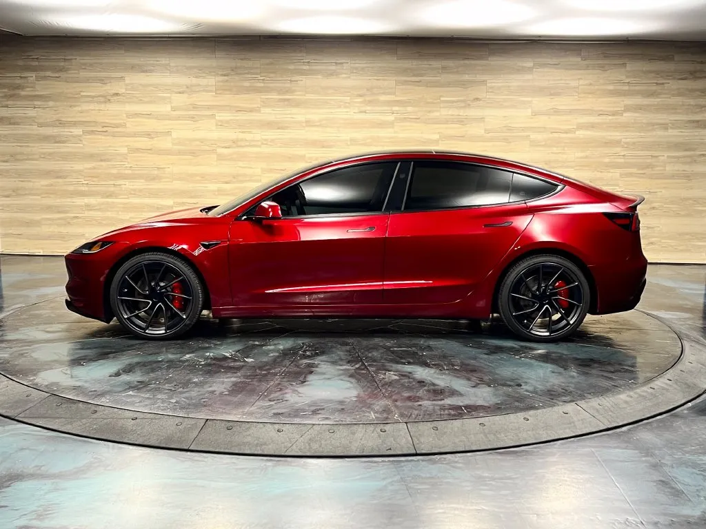 Tesla Model 3 photo 10