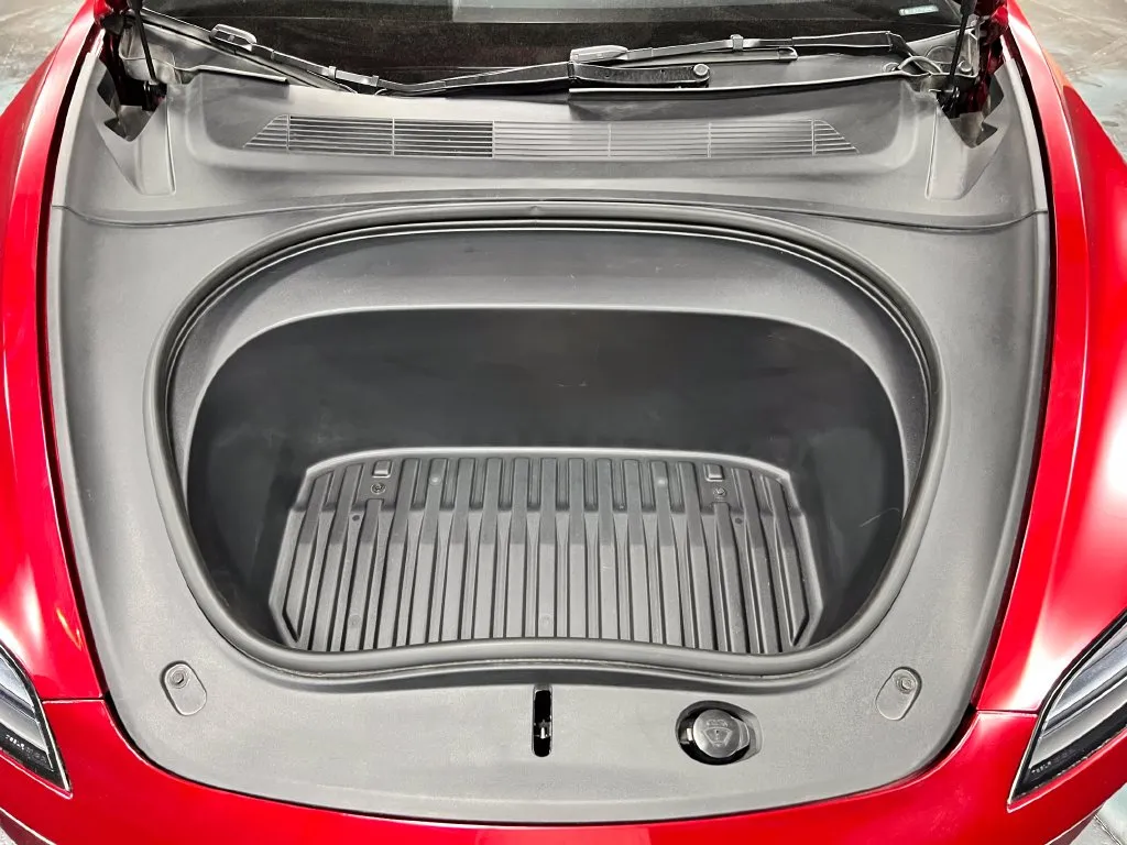 Tesla Model 3 photo 9