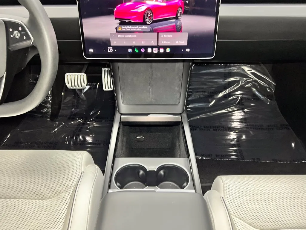 Tesla Model 3 photo 19