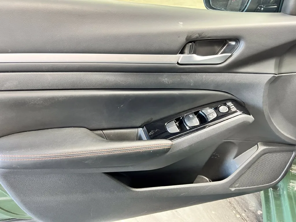 Nissan Altima photo 16