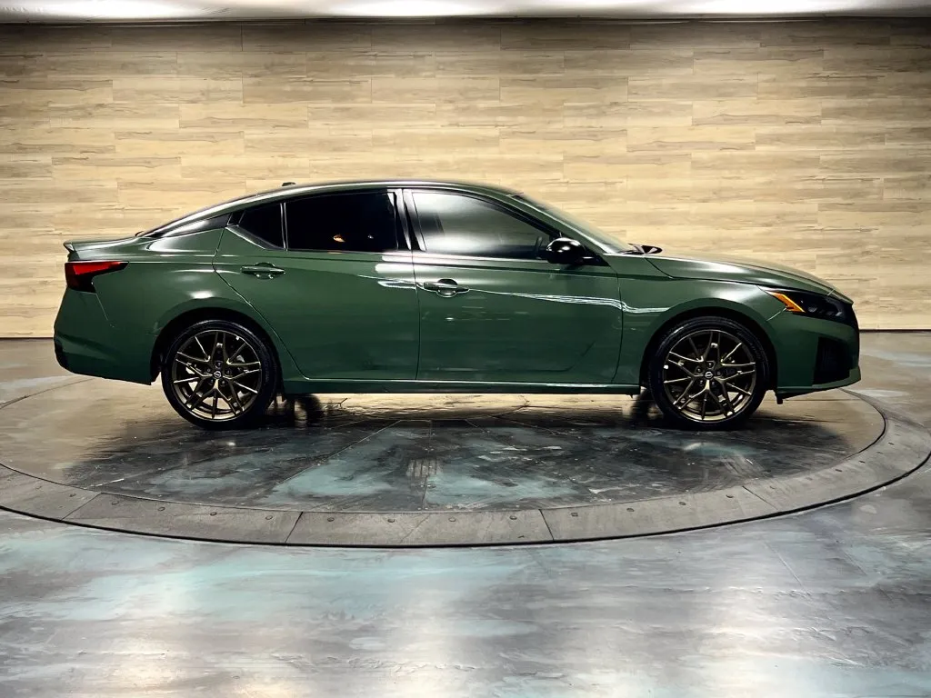 Nissan Altima photo 9