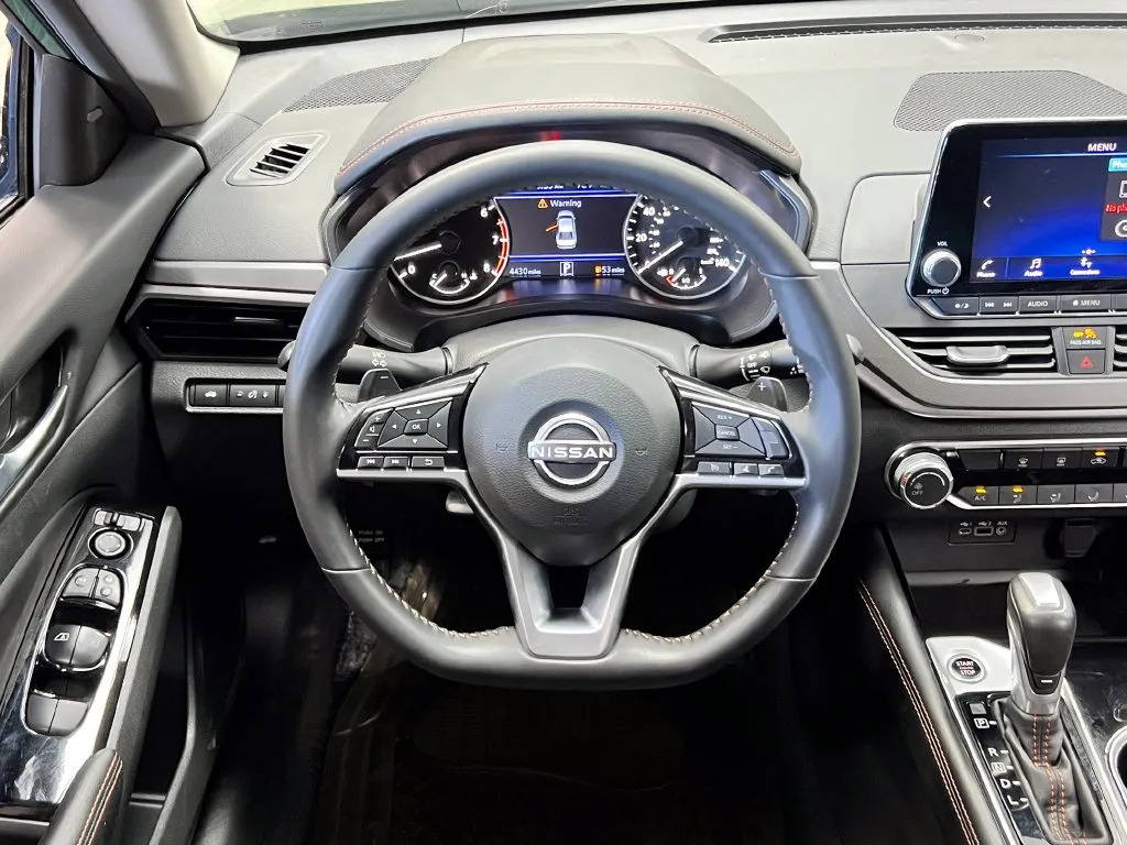 Nissan Altima photo 3