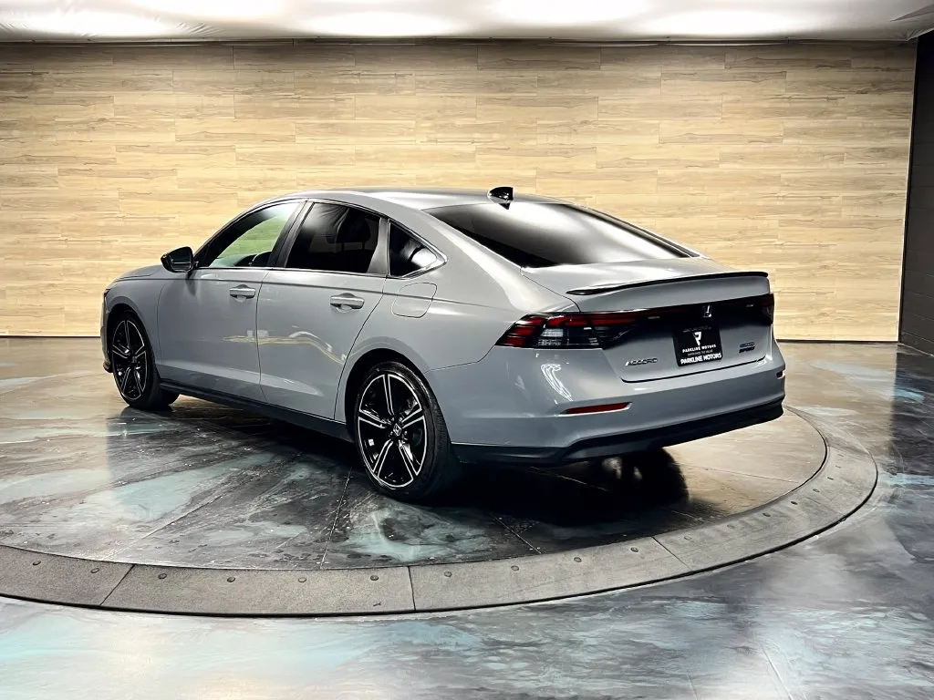 Honda Accord photo 12