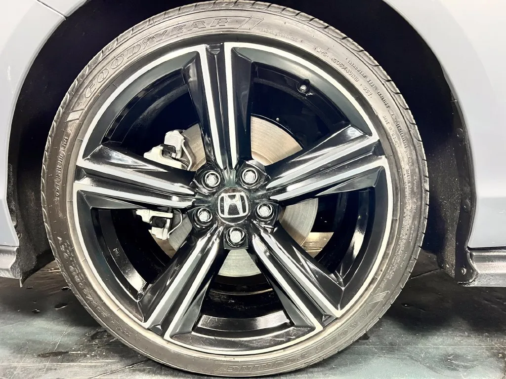 Honda Accord photo 11