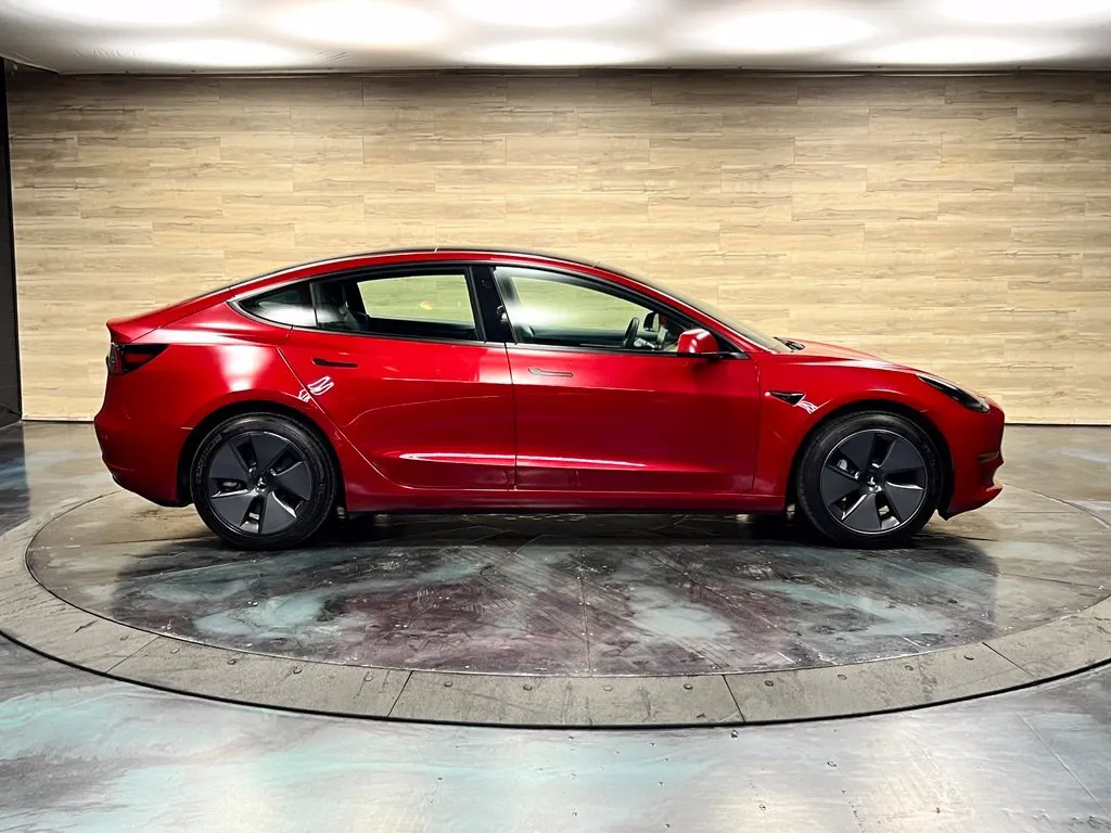 Tesla Model 3 photo 20