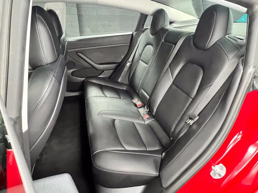 Tesla Model 3 photo 15