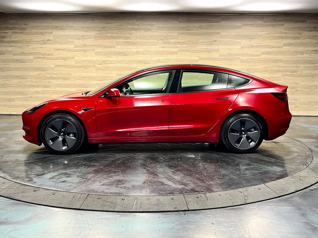 Tesla Model 3 photo 19