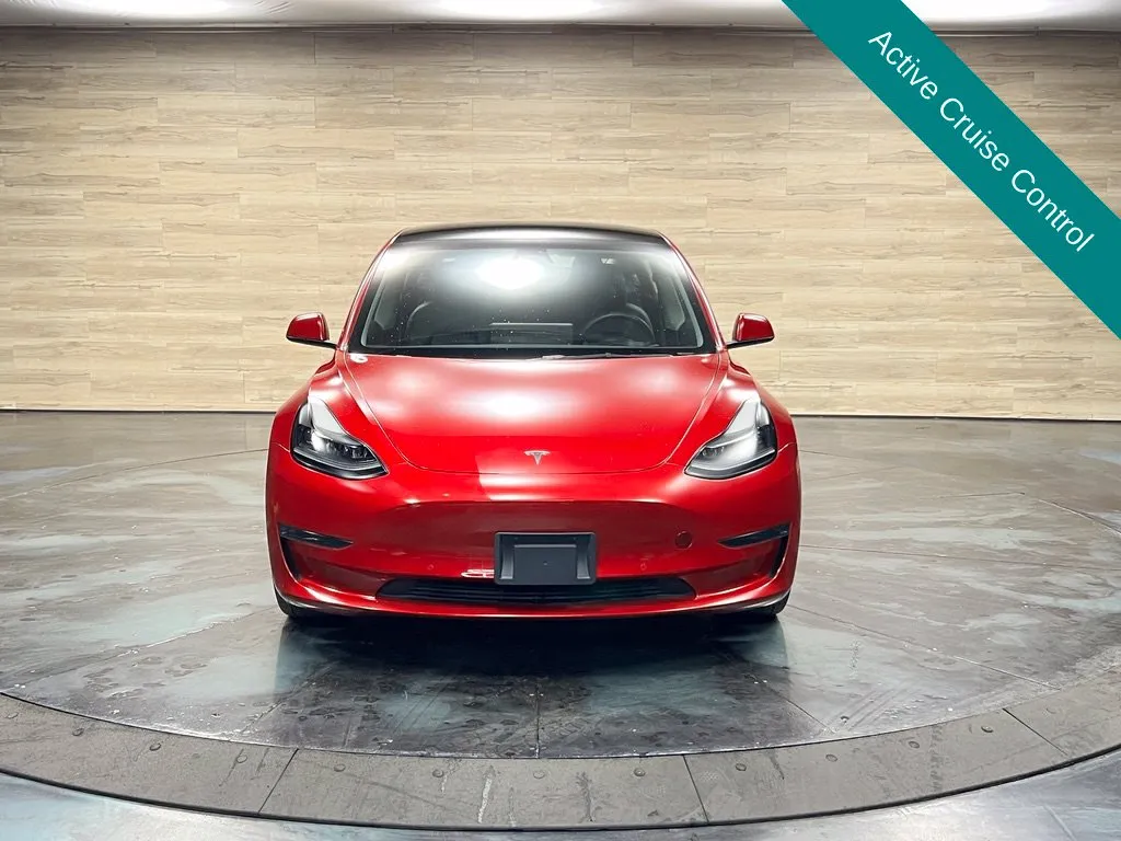 Tesla Model 3 photo 8