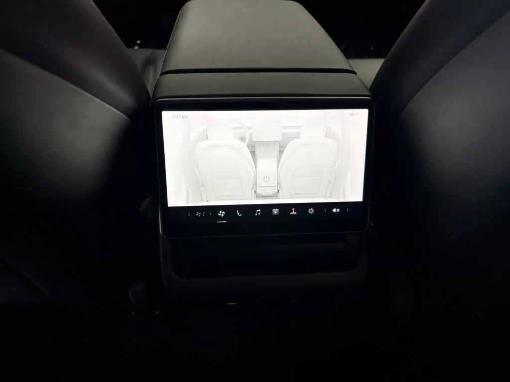 Tesla Model 3 photo 21