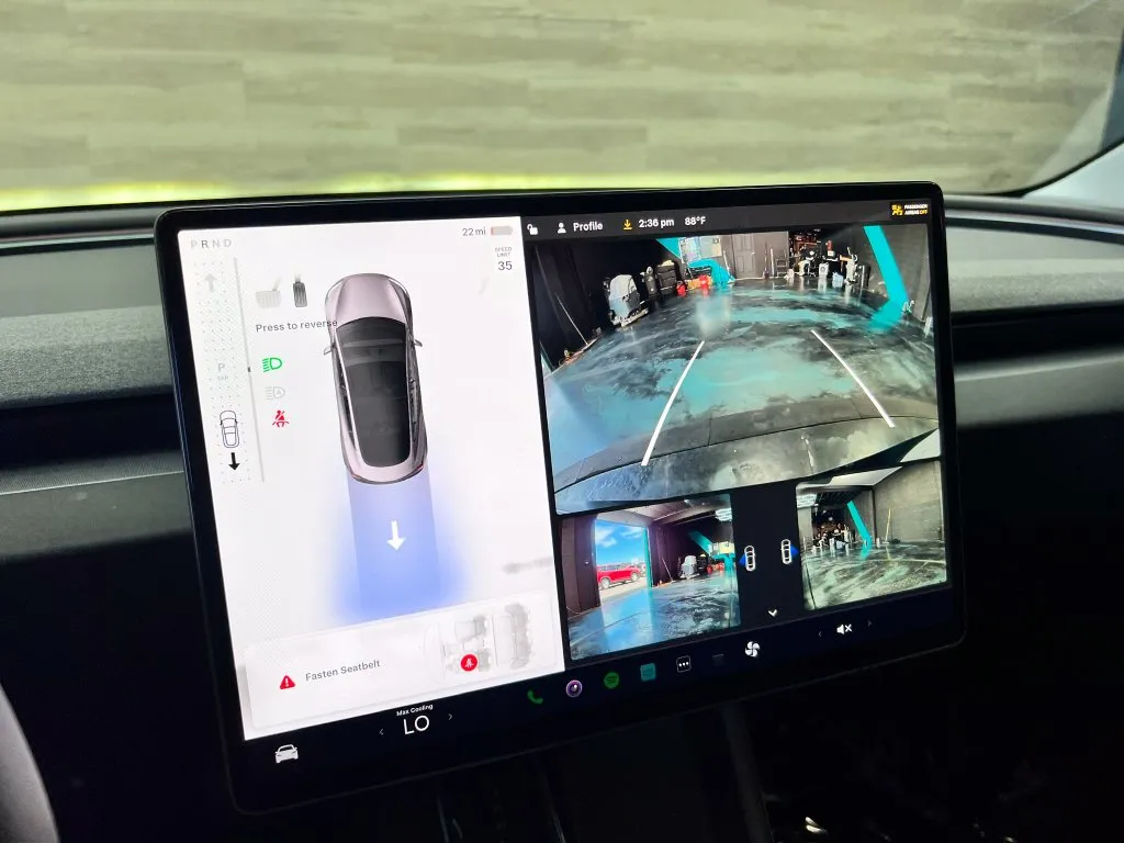 Tesla Model 3 photo 15
