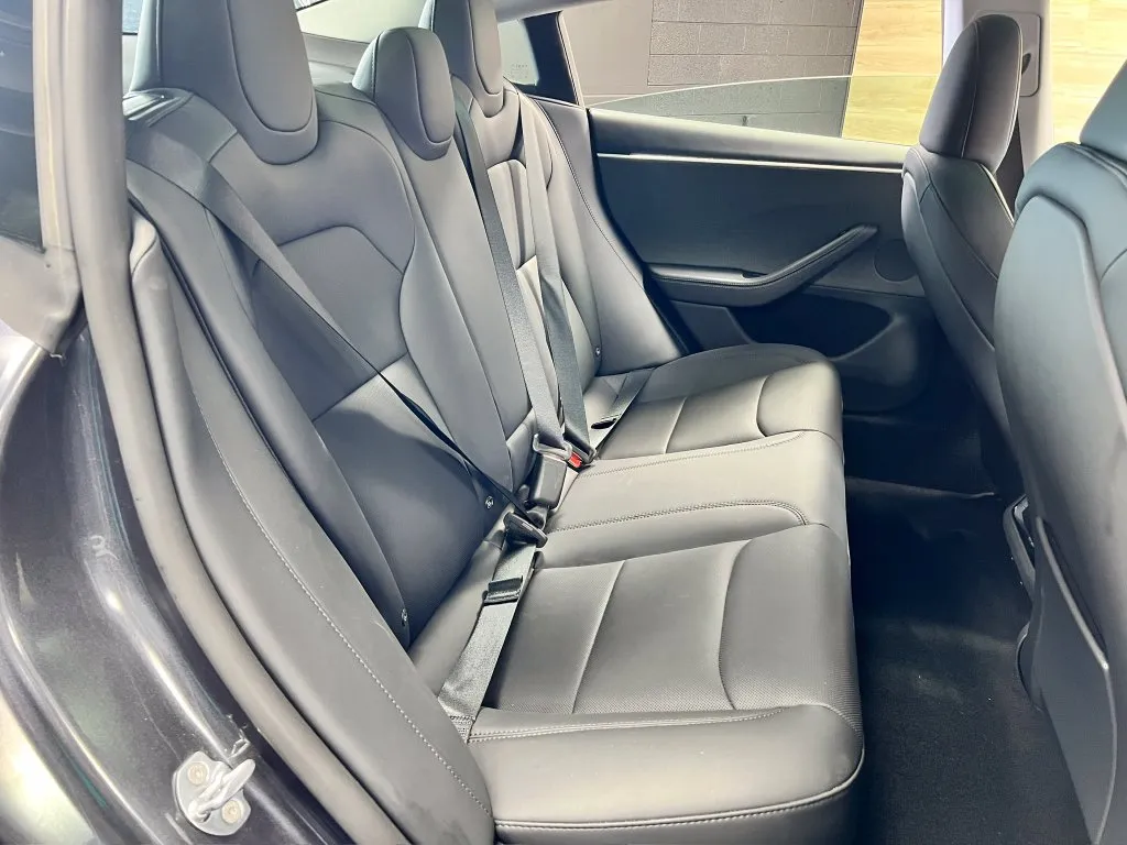 Tesla Model 3 photo 12