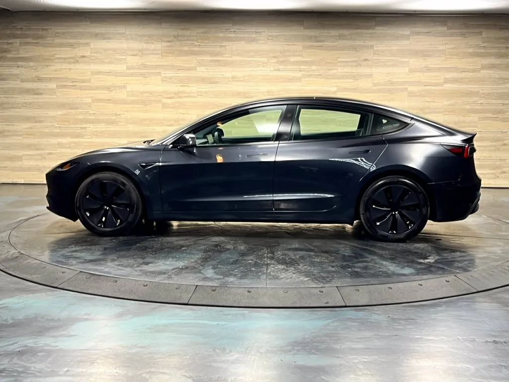 Tesla Model 3 photo 22