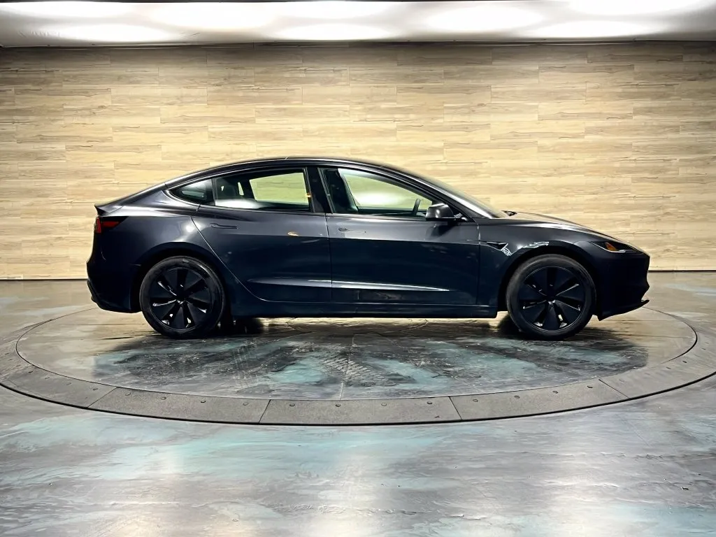 Tesla Model 3 photo 19