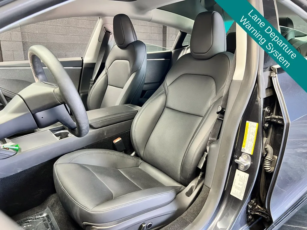 Tesla Model 3 photo 6