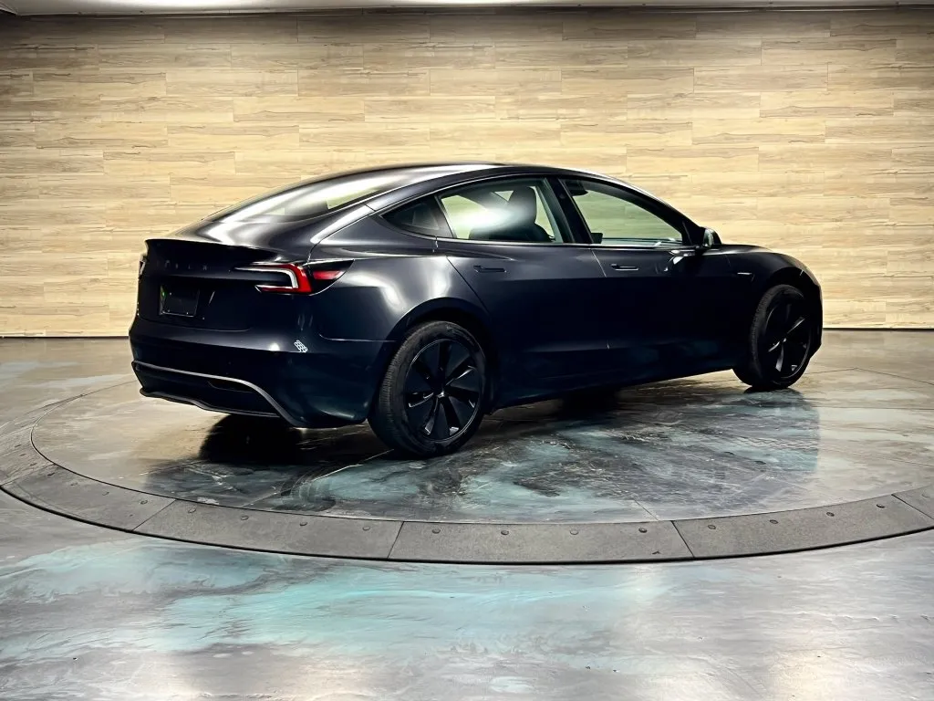 Tesla Model 3 photo 14