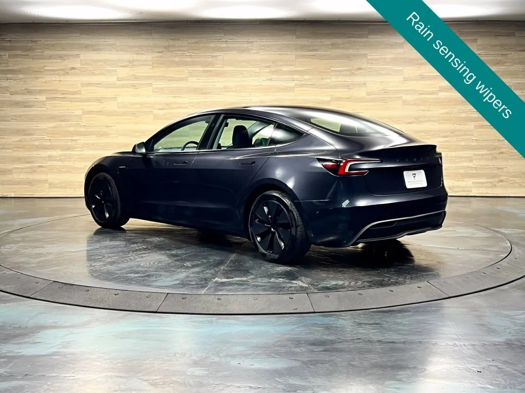 Tesla Model 3 photo 11