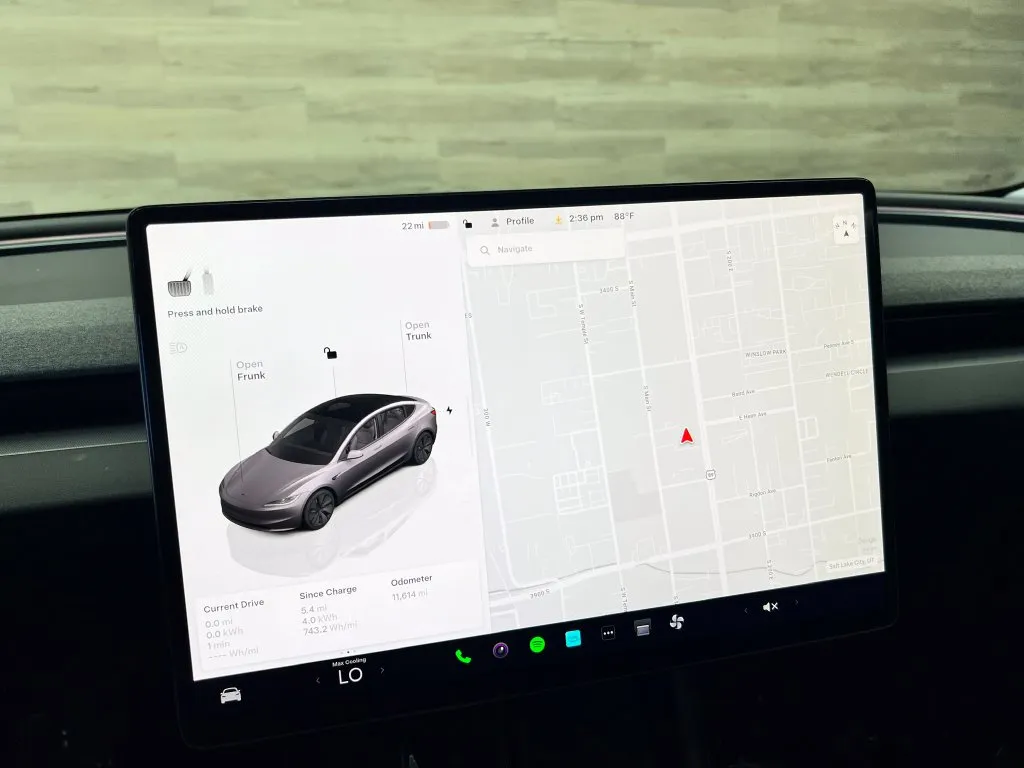 Tesla Model 3 photo 16