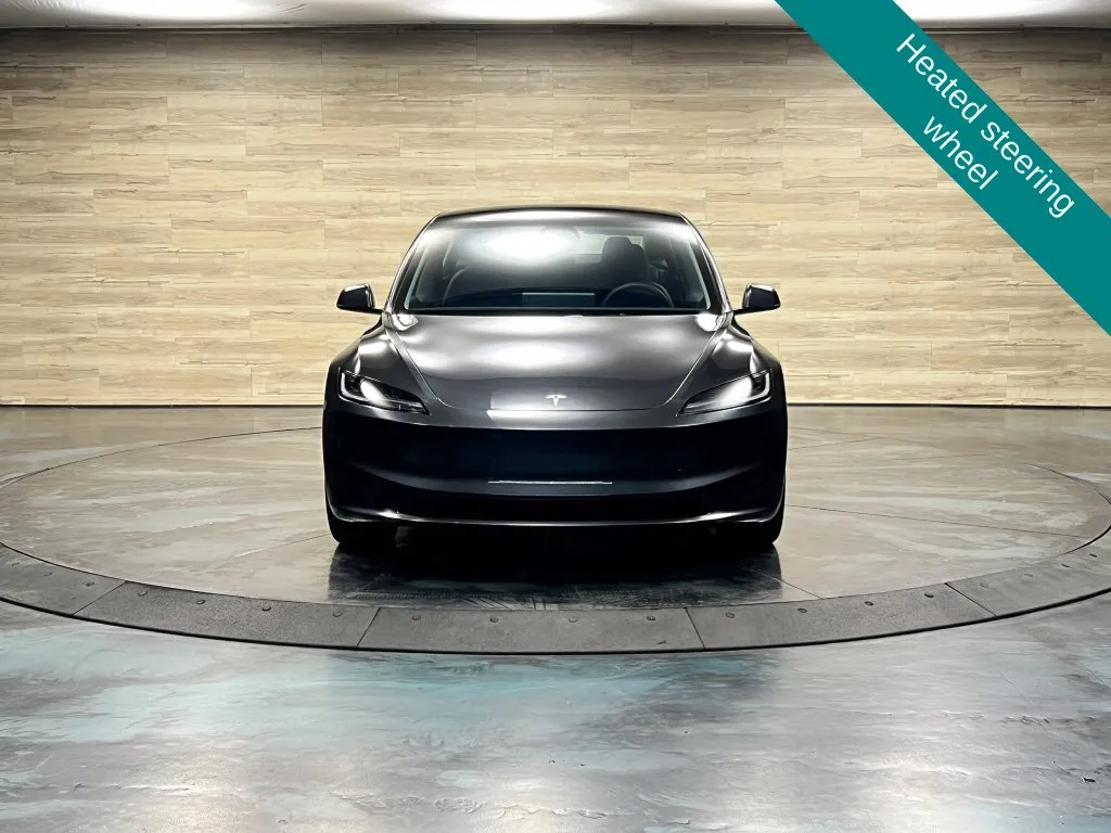 Tesla Model 3 photo 8